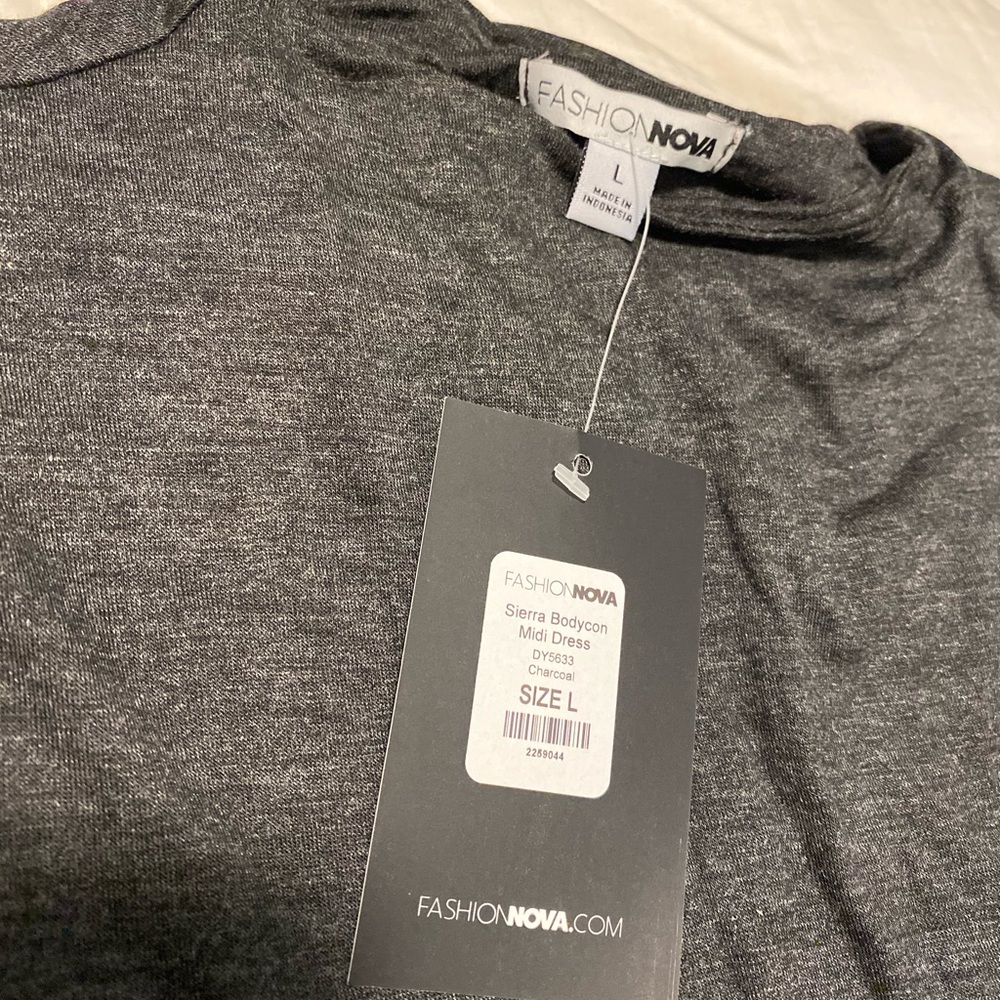 NEVER WORN. Tag still on. Got the wrong size.